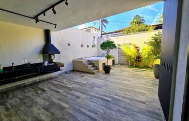 Imagem: A casa possui 4 Dormitórios, 5 Banheiros, 5 Vagas na garagem