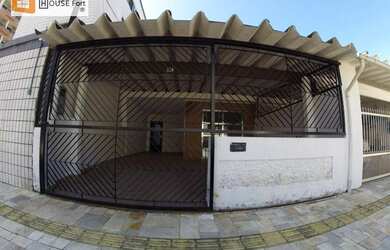 Imagem: A casa possui 3 Dormitórios, 2 Banheiros, 3 Vagas na garagem