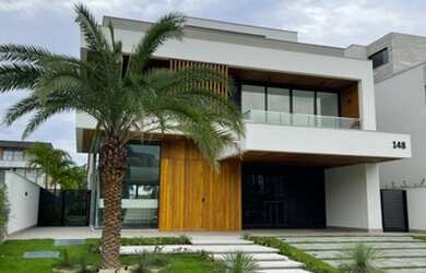 Imagem: A casa em condomínio possui 5 Dormitórios, 5 Banheiros, 4