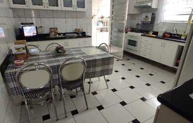 Imagem 12: SOBRADO À VENDA COM 3 DORM E 4 VAGAS DE GARAGEM - ACEITA PERMUTA POR...