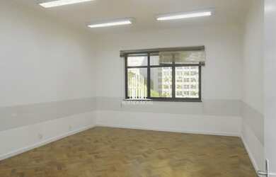 Imagem: O depósito possui 1 Vaga na garagem, 303m² de Área e está