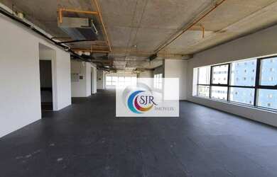 Imagem: O depósito possui 5 Vagas na garagem e 303m² de Área e está