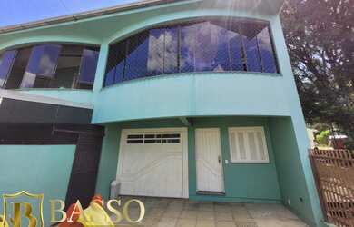 Imagem: A casa possui 3 Dormitórios, 2 Banheiros, 1 Vaga na garagem