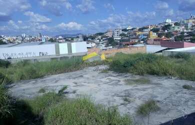 Imagem: O terreno possui 2.100m² de Área e está localizado em Parque