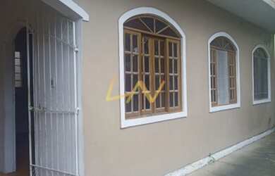 Imagem: A casa possui 5 Dormitórios, 4 Banheiros, 4 Vagas na garagem