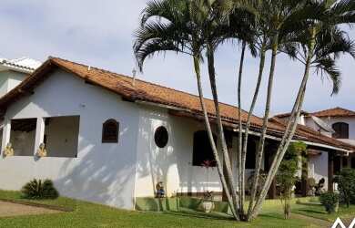 Imagem: A casa em condomínio possui 3 Dormitórios, 2 Banheiros, 2
