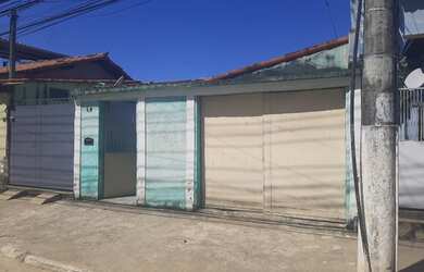 Imagem: A casa possui 2 Dormitórios, 1 Banheiro, 2 Vagas na garagem