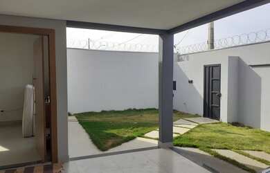 Imagem: A casa possui 3 Dormitórios, 3 Banheiros, 3 Vagas na garagem