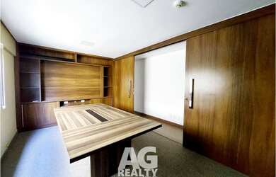 Imagem: O depósito possui 4 Vagas na garagem e 128m² de Área e está