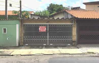 Imagem: A casa possui 3 Dormitórios, 1 Banheiro, 2 Vagas na garagem