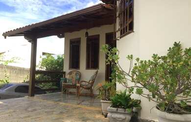 Imagem: A casa possui 3 Dormitórios, 3 Banheiros, 5 Vagas na garagem