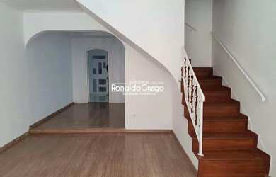 Imagem: A casa possui 4 Dormitórios, 4 Banheiros, 2 Vagas na garagem