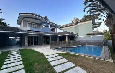 Imagem: A casa em condomínio possui 4 Dormitórios, 5 Banheiros, 3