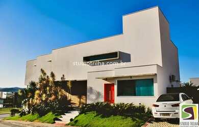 Imagem: A casa em condomínio possui 5 Dormitórios, 5 Banheiros, 5