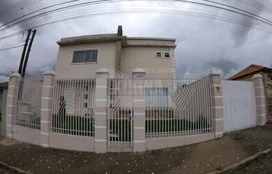 Imagem: A casa possui 4 Dormitórios, 1 Banheiro, 1 Vaga na garagem