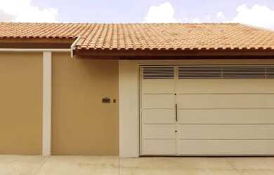 Imagem: A casa possui 3 Dormitórios, 2 Banheiros, 1 Vaga na garagem