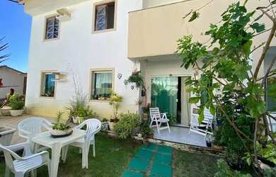 Imagem: A casa em condomínio para alugar possui 2 Dormitórios, 3 Banheiros