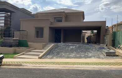 Imagem: A casa em condomínio possui 3 Dormitórios, 5 Banheiros, 4