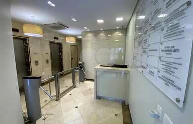 Imagem: O depósito possui 1 Vaga na garagem e 66m² de Área e está