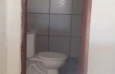 Imagem: A casa possui 2 Dormitórios, 2 Banheiros, 1 Vaga na garagem