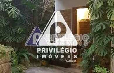 Imagem: A casa em condomínio possui 3 Dormitórios, 1 Banheiro, 2 Vagas