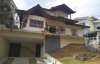 Imagem: A casa em condomínio possui 4 Dormitórios, 4 Banheiros, 2