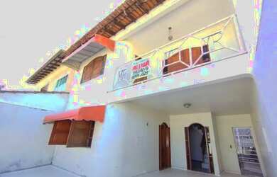 Imagem: A casa possui 4 Dormitórios, 3 Banheiros, 2 Vagas na garagem