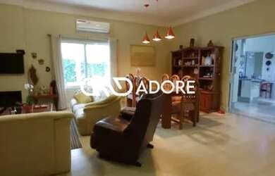 Imagem: A casa em condomínio possui 3 Dormitórios, 2 Banheiros, 5