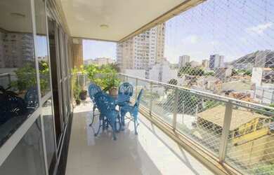 Imagem: O apartamento possui 3 Dormitórios, 4 Banheiros, 2 Vagas na