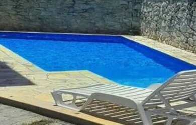 Imagem: A casa em condomínio possui 4 Dormitórios, 1 Banheiro, 2 Vagas