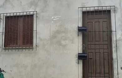 Imagem: A casa possui 1 Dormitório, 1 Banheiro, 1 Vaga na garagem