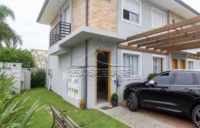 Imagem: A casa possui 2 Dormitórios, 3 Banheiros, 1 Vaga na garagem