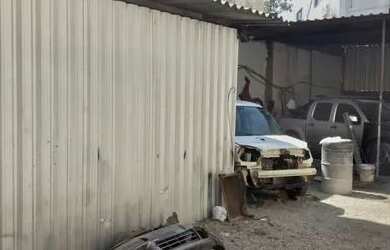 Imagem: O depósito possui 5 Vagas na garagem e 220m² de Área e está