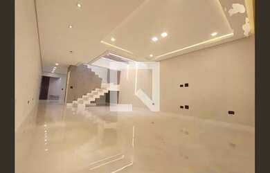 Imagem: A casa possui 3 Dormitórios, 4 Banheiros, 4 Vagas na garagem