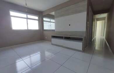 Imagem: O apartamento possui 3 Dormitórios, 1 Banheiro, 1 Vaga na garagem