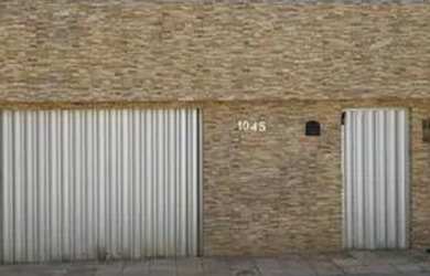 Imagem: A casa possui 4 Dormitórios, 3 Banheiros, 1 Vaga na garagem