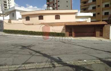 Imagem: A casa possui 3 Dormitórios, 3 Banheiros, 3 Vagas na garagem