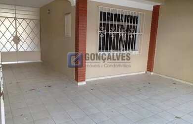 Imagem: A casa possui 3 Dormitórios, 3 Banheiros, 3 Vagas na garagem