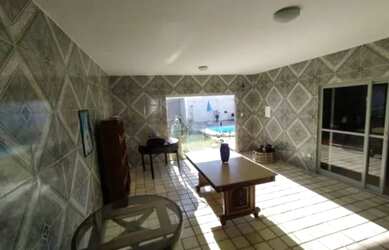 Imagem: A casa possui 3 Dormitórios, 2 Banheiros, 3 Vagas na garagem