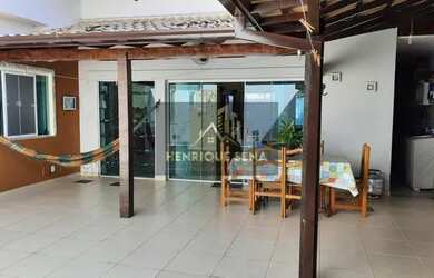 Imagem: A casa possui 3 Dormitórios, 2 Banheiros, 5 Vagas na garagem