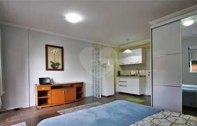 Imagem: O apartamento possui 1 Dormitório, 1 Banheiro, 1 Vaga na garagem