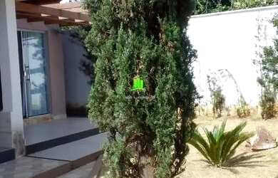 Imagem: A casa possui 3 Dormitórios, 2 Banheiros, 3 Vagas na garagem