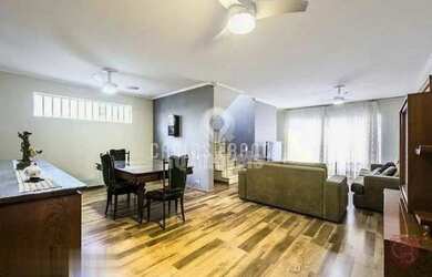 Imagem: A casa possui 3 Dormitórios, 3 Banheiros, 4 Vagas na garagem