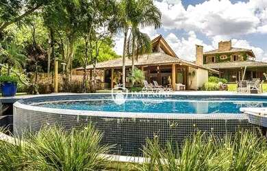 Imagem: A casa em condomínio possui 5 Dormitórios, 5 Banheiros, 4