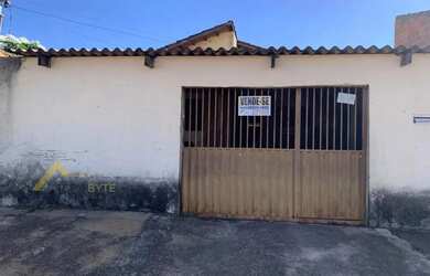 Imagem: A casa possui 2 Dormitórios, 1 Banheiro, 2 Vagas na garagem