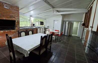 Imagem 12: Casa ampla com piscina, possuindo 4 dormitórios, localizada em Itaara