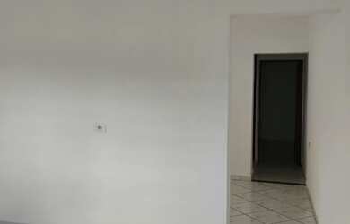 Imagem: A casa possui 1 Dormitório, 1 Banheiro e está localizado