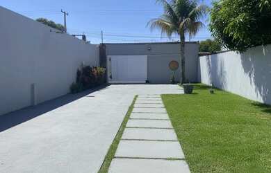 Imagem: A casa possui 2 Dormitórios, 2 Banheiros, 3 Vagas na garagem