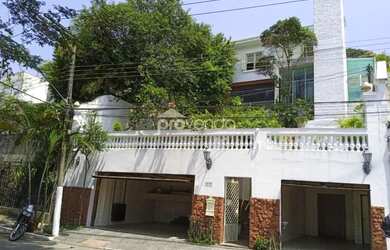 Imagem: A casa possui 4 Dormitórios, 4 Banheiros, 3 Vagas na garagem