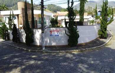 Imagem 2: Casa com terreno plano à venda moderna e aconchegante com 3 quartos sendo...